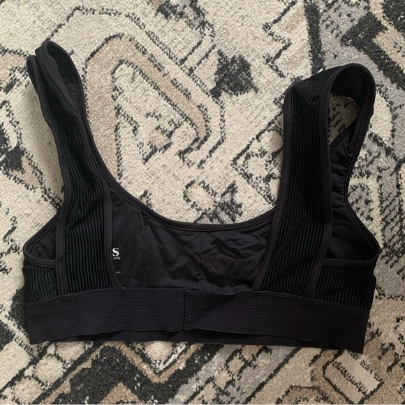 Frankies Bikinis Bathing Suit Top - Picture 4 of 6